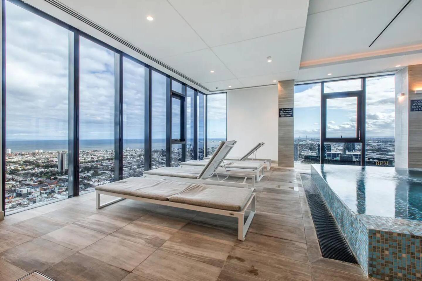 Apartment The Clarke - Sophisticated Southbank Living *