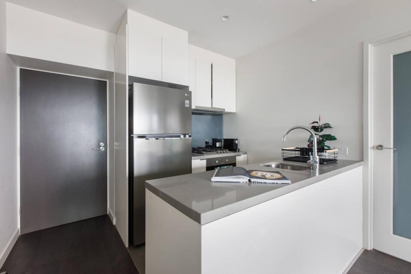 The Clarke - Sophisticated Southbank Living Apartment