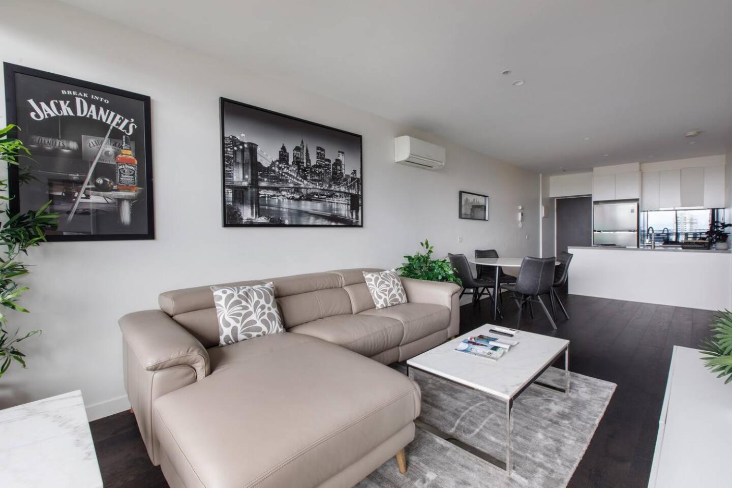 The Clarke - Sophisticated Southbank Living Apartment *