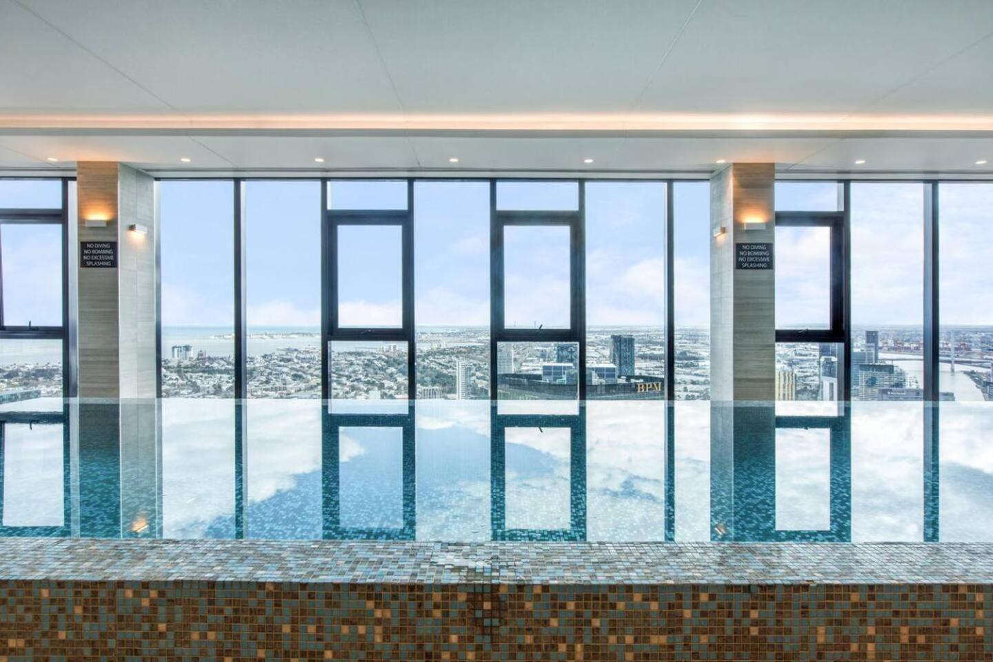 The Clarke - Sophisticated Southbank Living Apartment Melbourne
