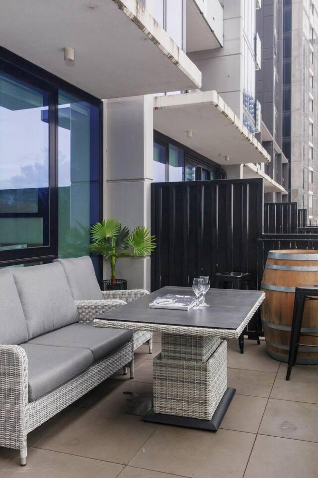 The Clarke - Sophisticated Southbank Living Melbourne