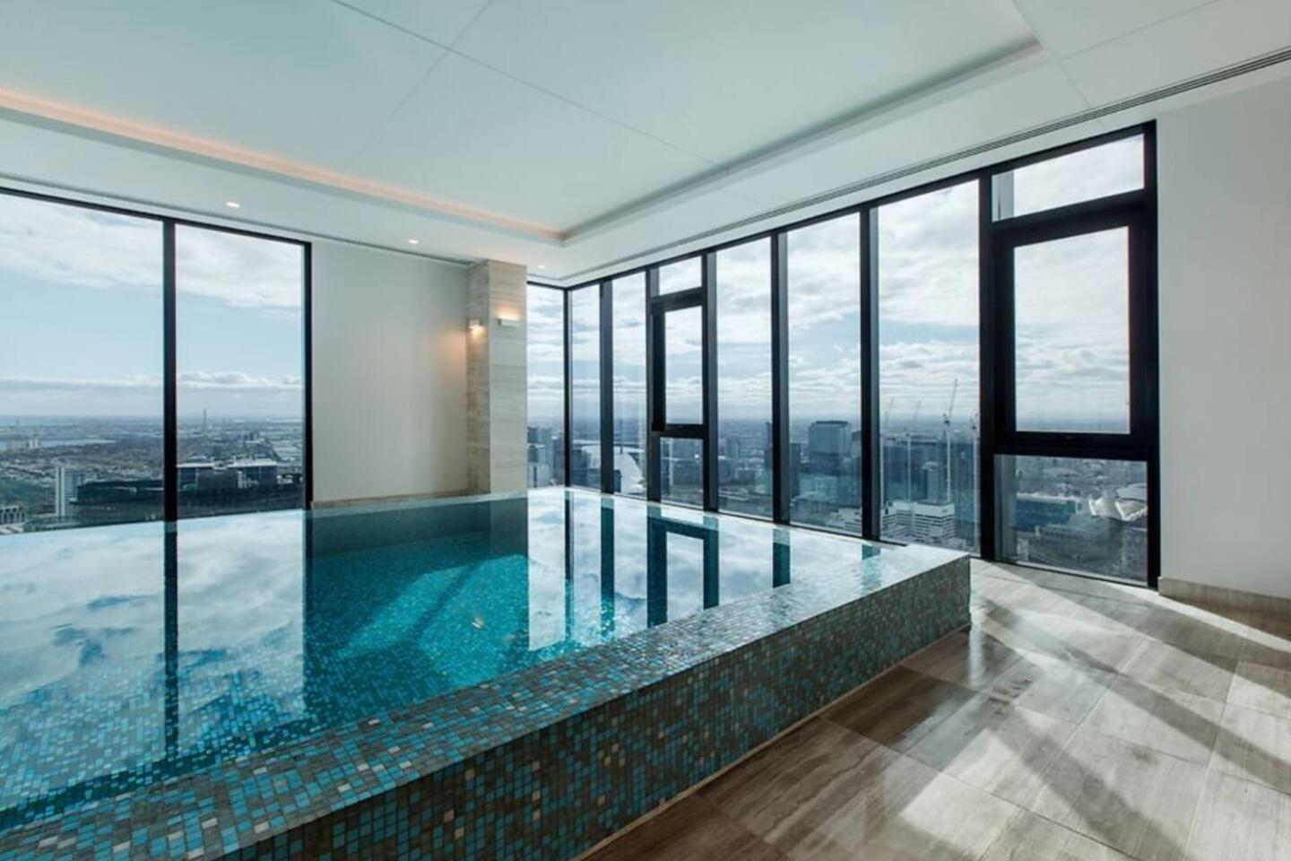 Apartment The Clarke - Sophisticated Southbank Living