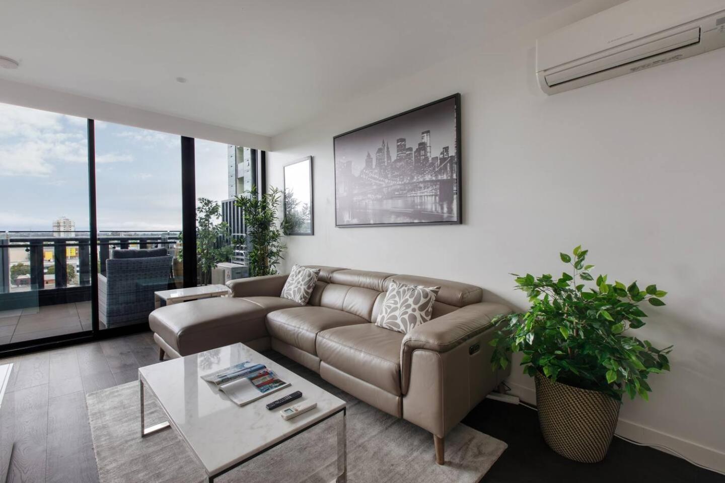 Apartment The Clarke - Sophisticated Southbank Living *
