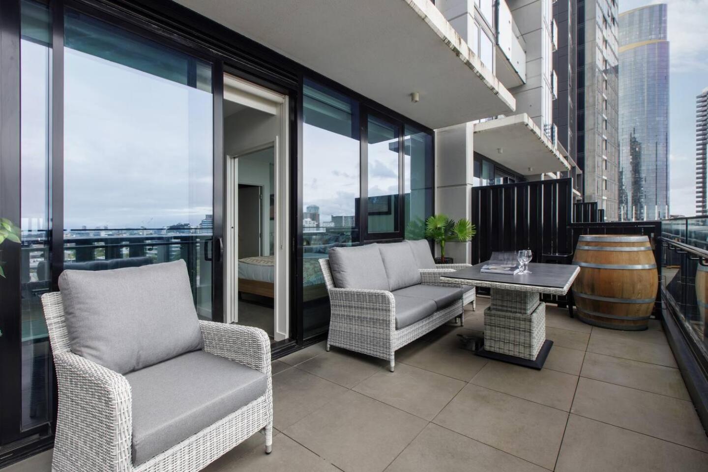 The Clarke - Sophisticated Southbank Living Apartment Melbourne