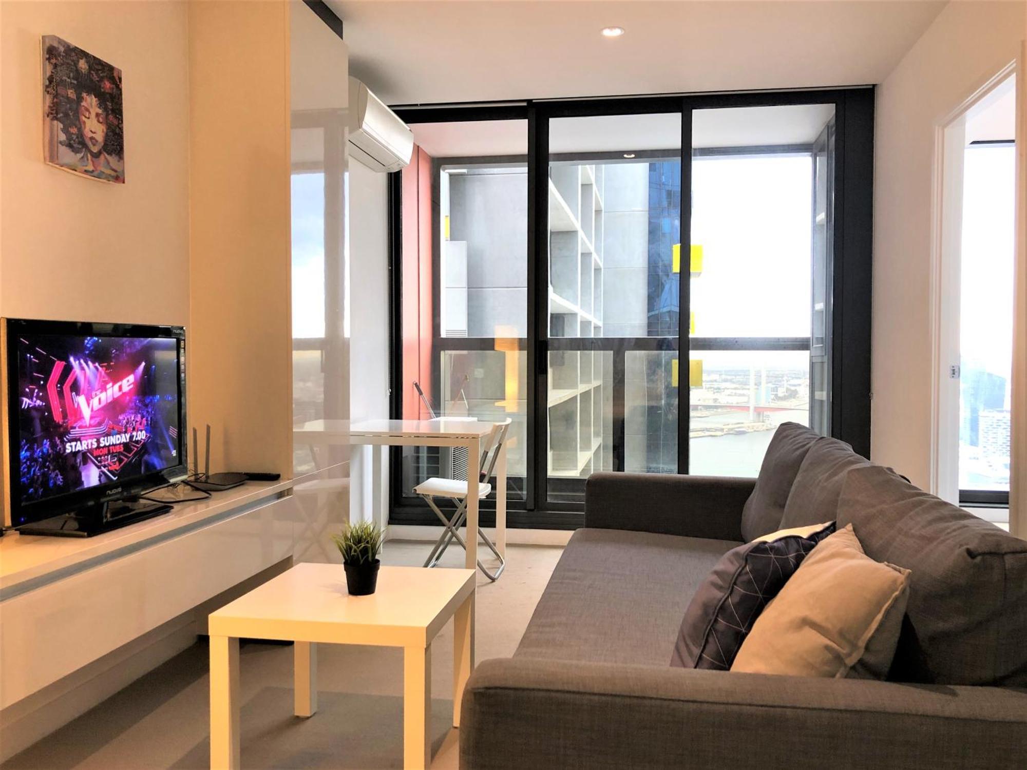 Readyset At Madison Apartment *