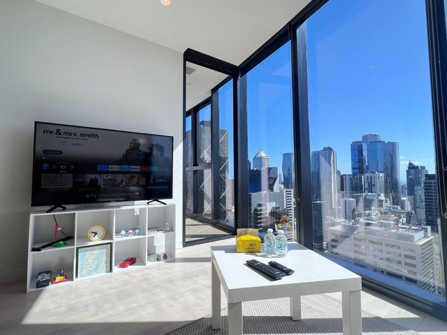 Cbd Skyline View 2br+1ba Apartment *
