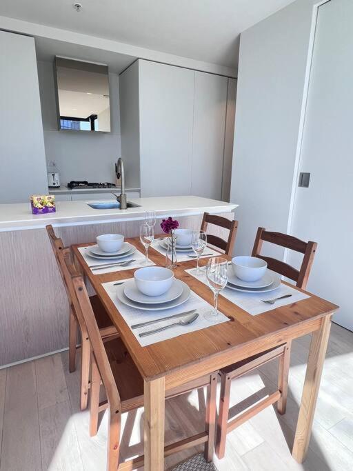 Cbd Skyline View 2br+1ba Apartment *