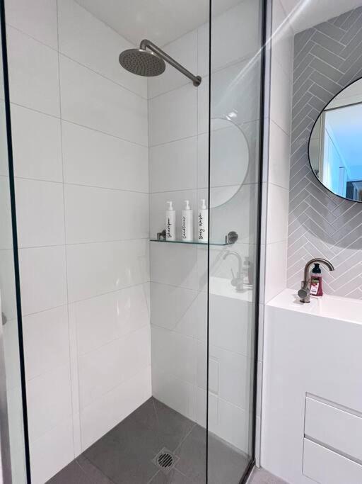 Cbd Skyline View 2br+1ba Apartment *