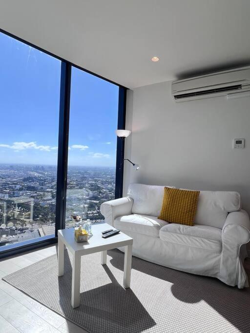 Cbd Skyline View 2br+1ba Melbourne