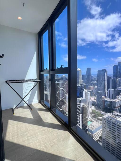 Apartment Cbd Skyline View 2br+1ba *