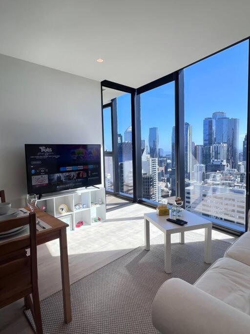 Cbd Skyline View 2br+1ba Apartment Melbourne