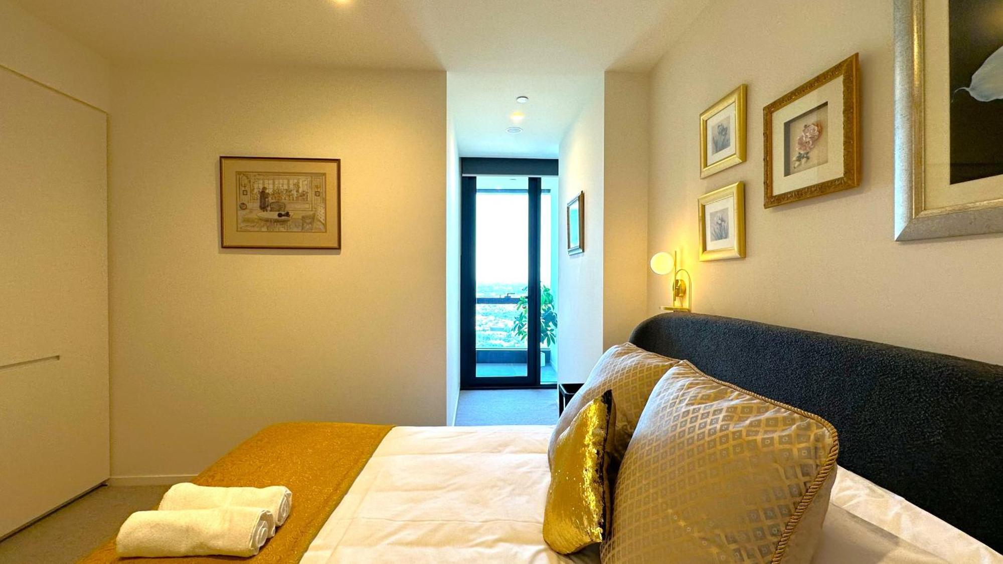 84 Floor/splendid View/free Car Park/3b/near Crown Apartment Melbourne