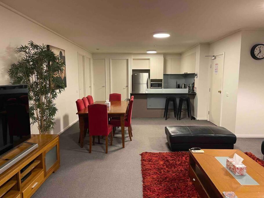 Spacious 3 Bedroom Southbank Apartment Melbourne