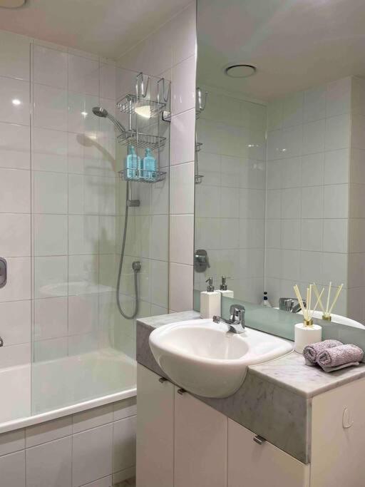 Spacious 3 Bedroom Southbank *