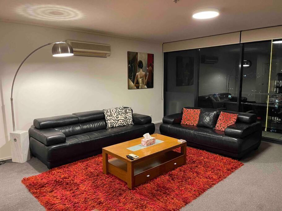 Spacious 3 Bedroom Southbank Apartment