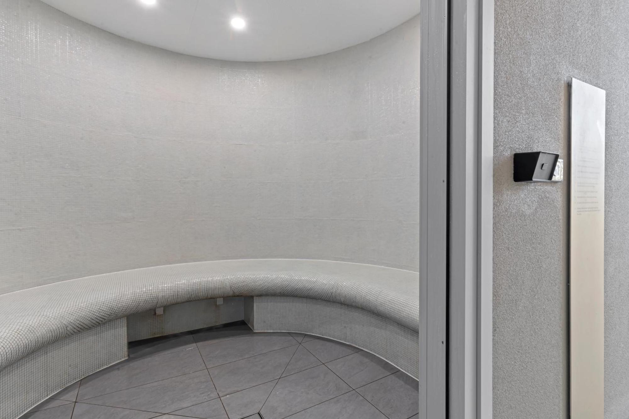 Zi - With Balcony, Bayview, Sauna And Pool Apartment