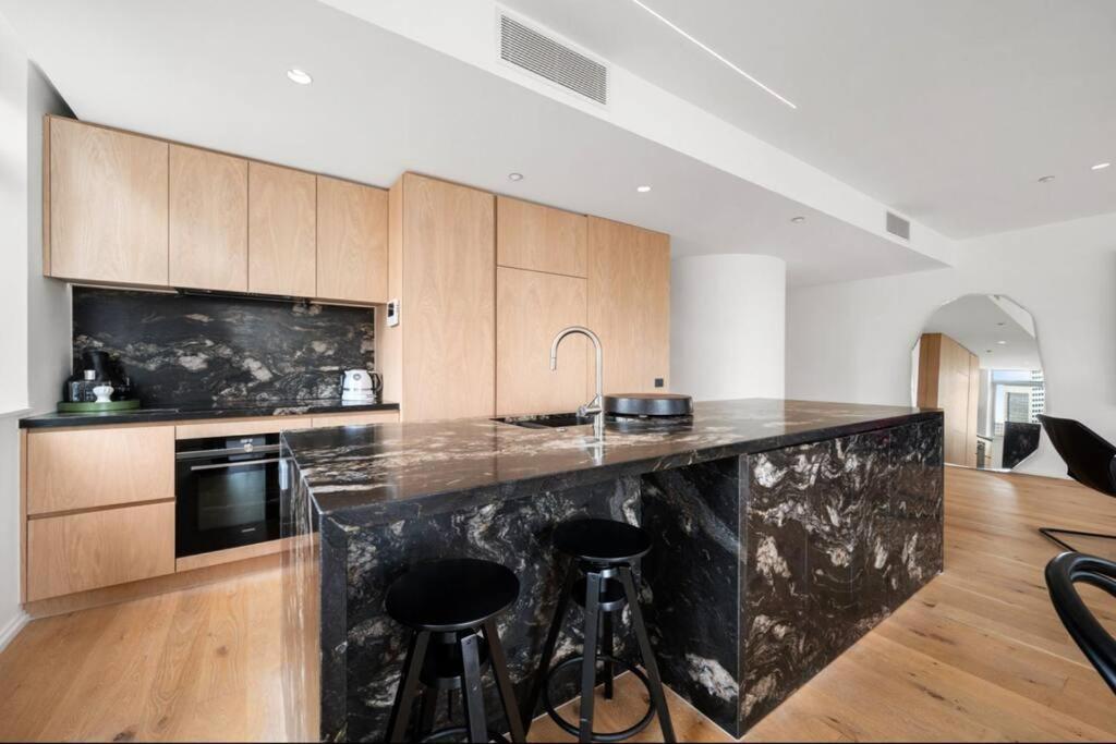 Luxury Living In The Paris End Apartment *