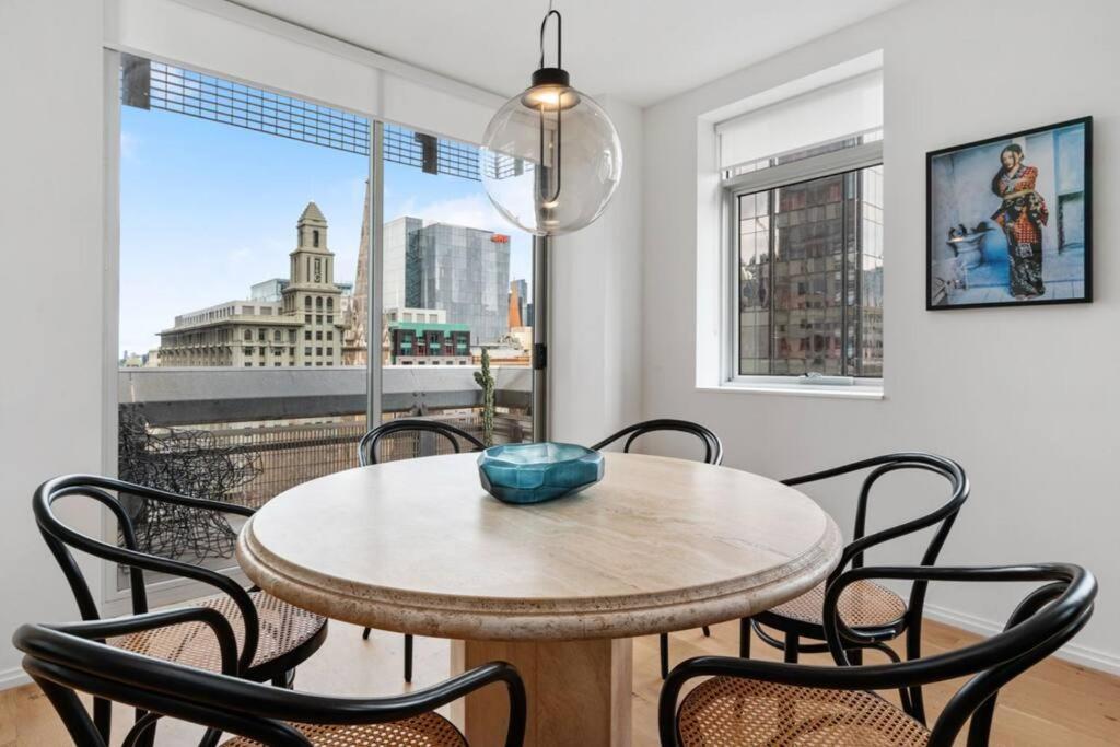 Luxury Living In The Paris End