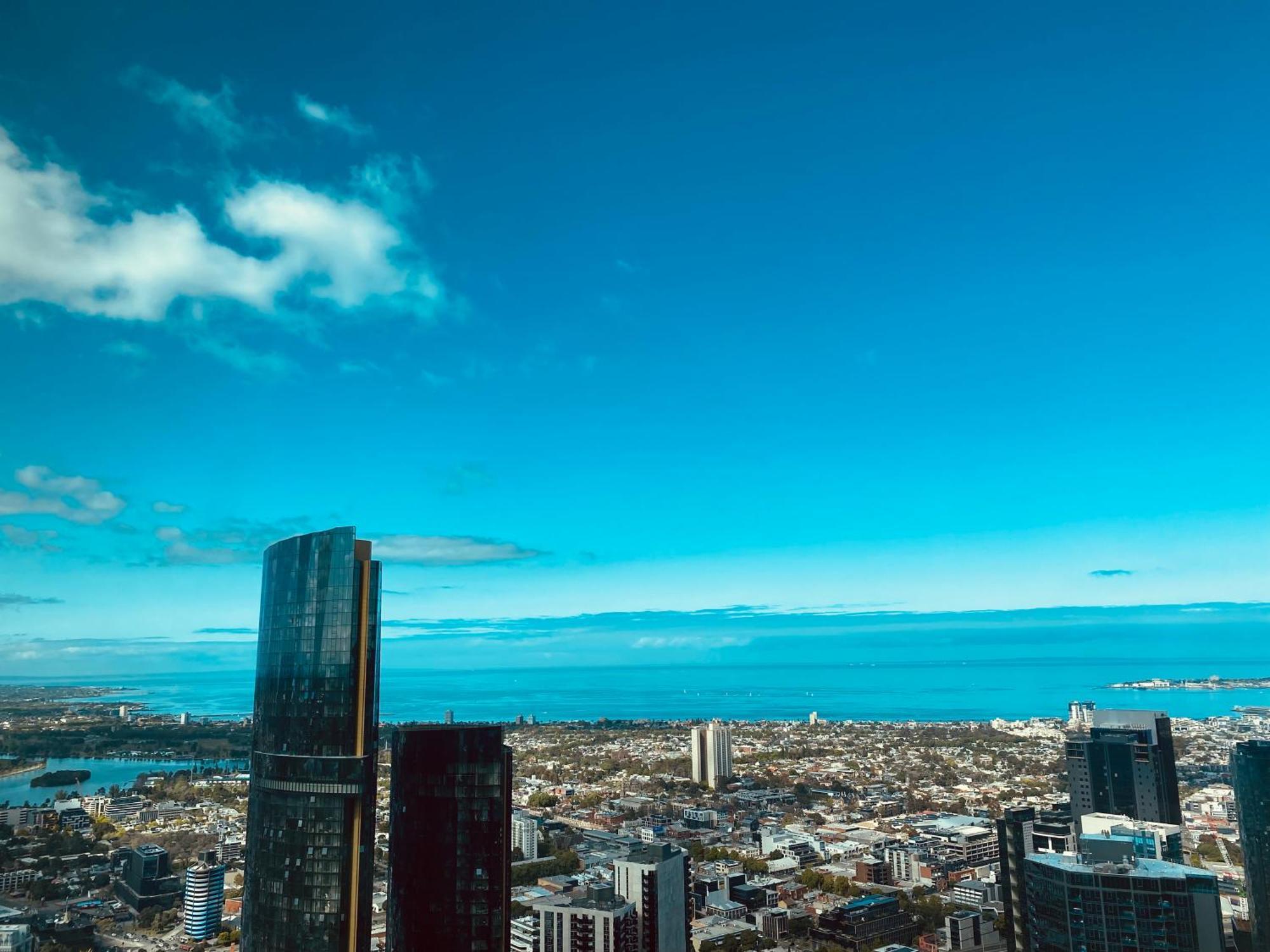 Apartment Sky - Ocean View 2 Bedroom With Sunrise And Sunset Views Melbourne