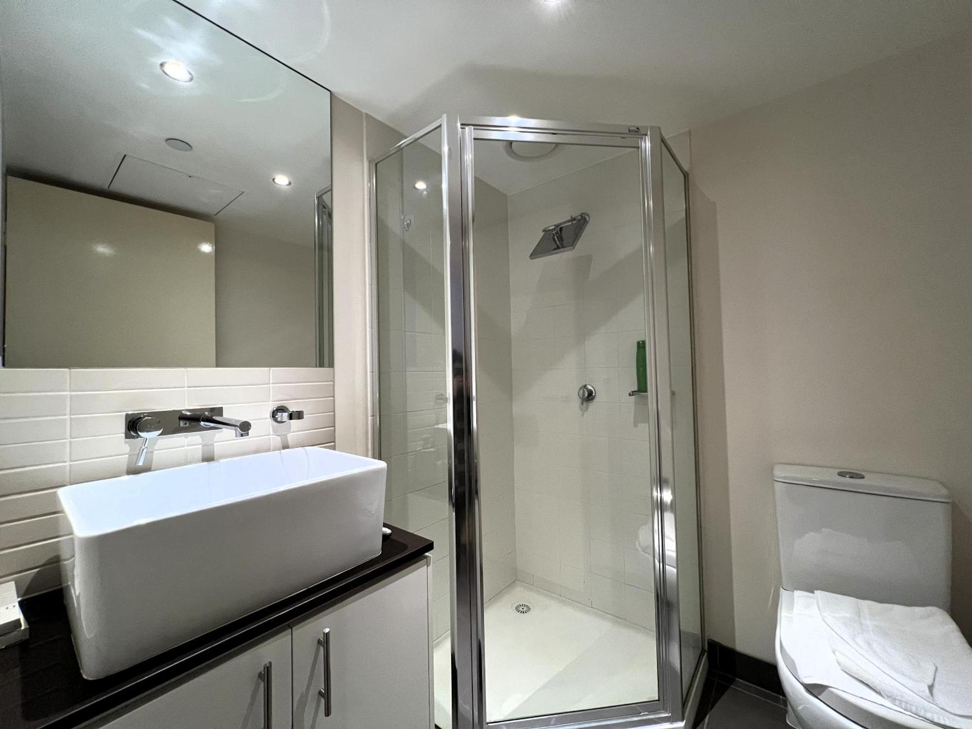 2 Brm 2 Bath, Chinatown, State Library Victoria *