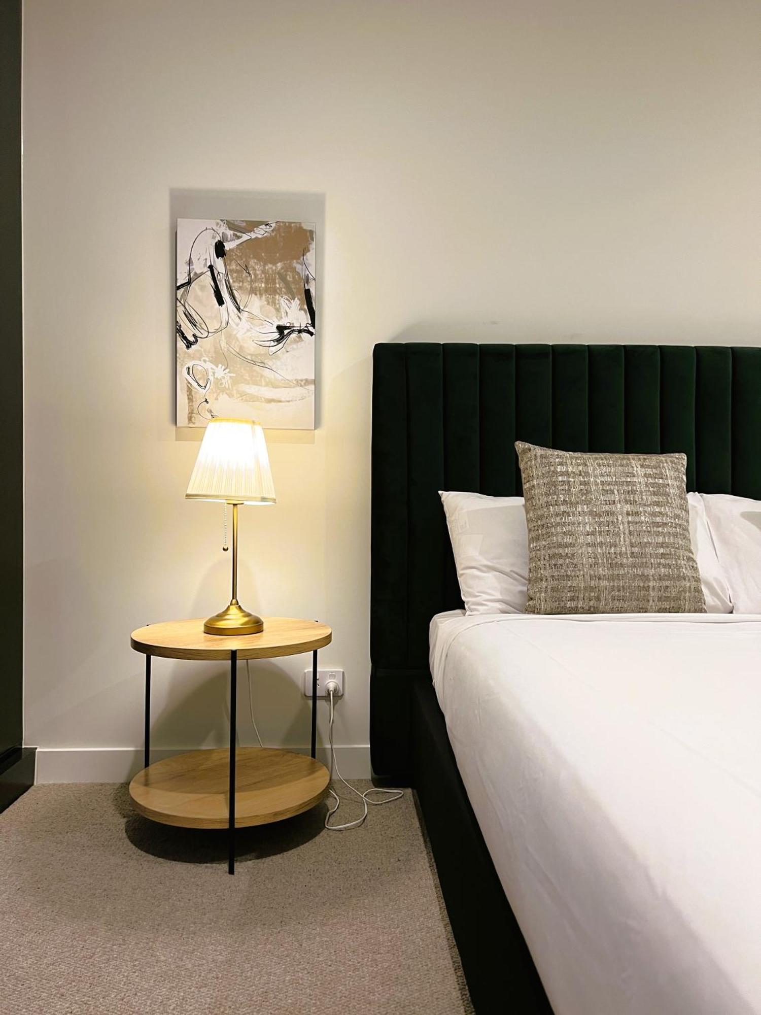 Apartment 1 Brm 1 Study 1 Bath, Southern Cross Station, Flagstaff Garden *