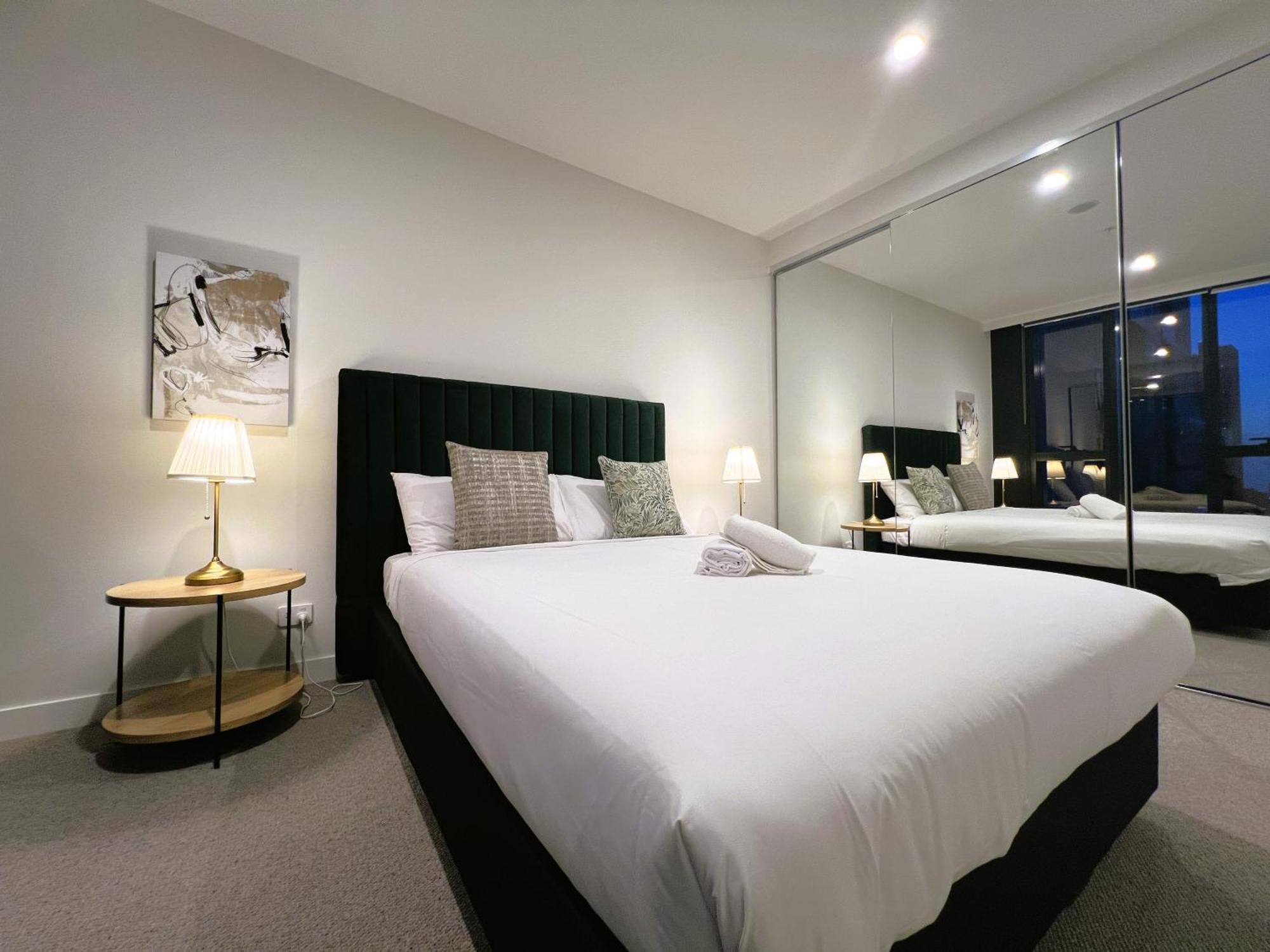 1 Brm 1 Study 1 Bath, Southern Cross Station, Flagstaff Garden