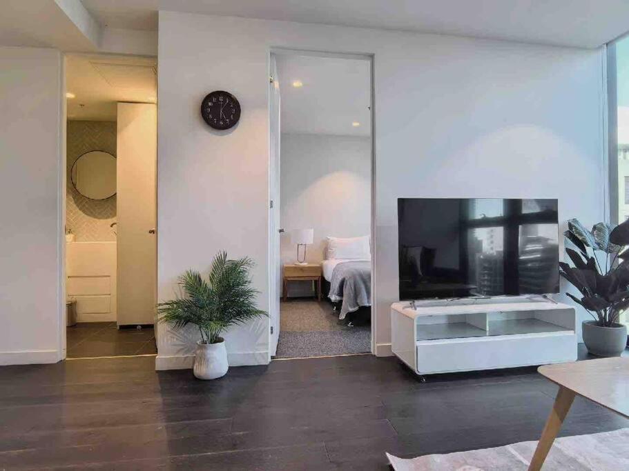 Cozy 1b In Mel -unbeatable Location- #eq35 Apartment