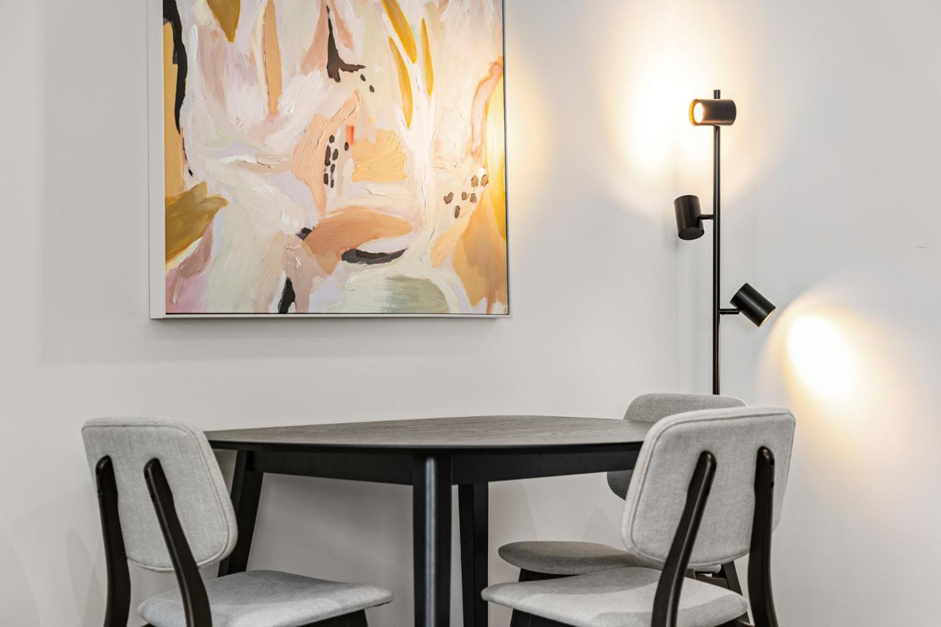 Sleek And Chic Stature Southbank Apartment *