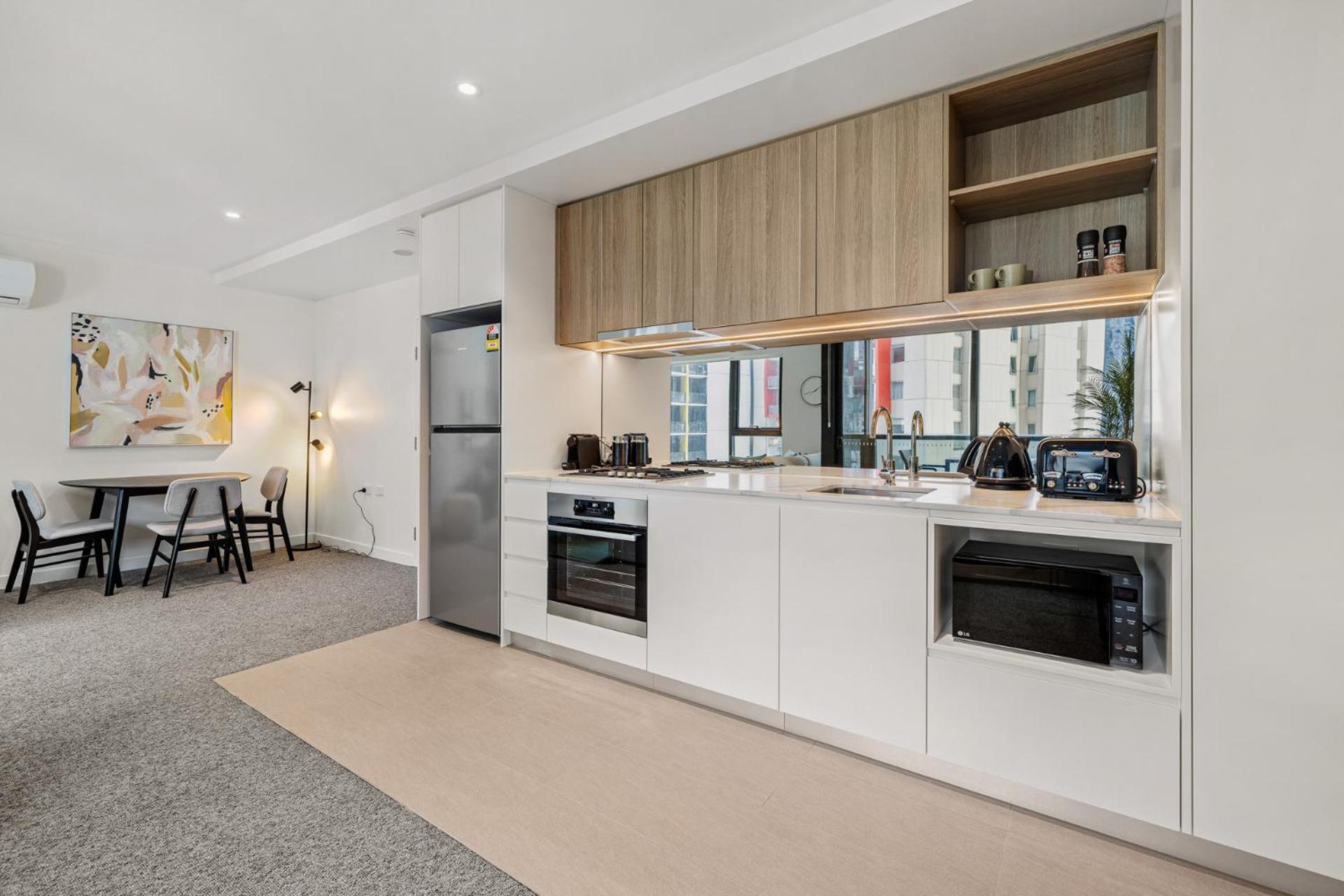 Sleek And Chic Stature Southbank Apartment Melbourne