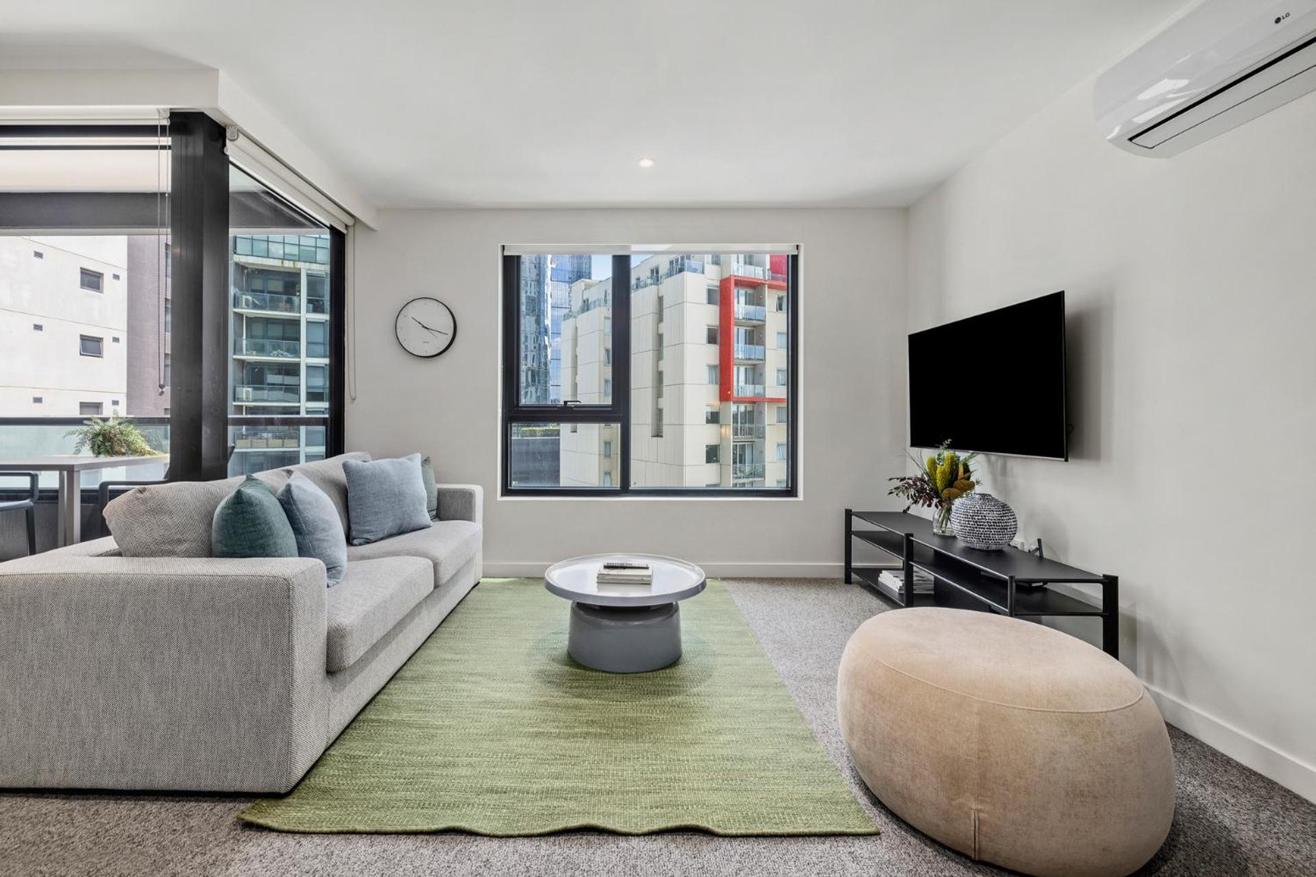 Sleek And Chic Stature Southbank Apartment