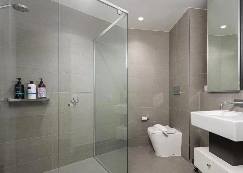 Irresistible 3br2ba Apt West Side Place