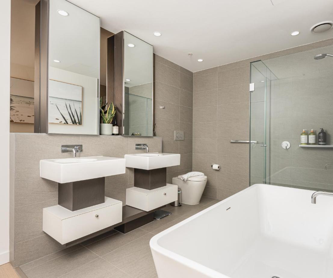 Irresistible 3br2ba Apt West Side Place Apartment