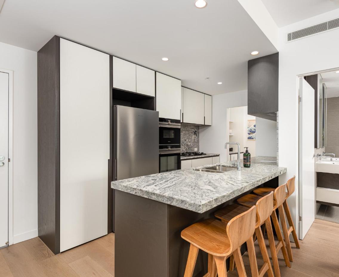 Irresistible 3br2ba Apt West Side Place Apartment Melbourne