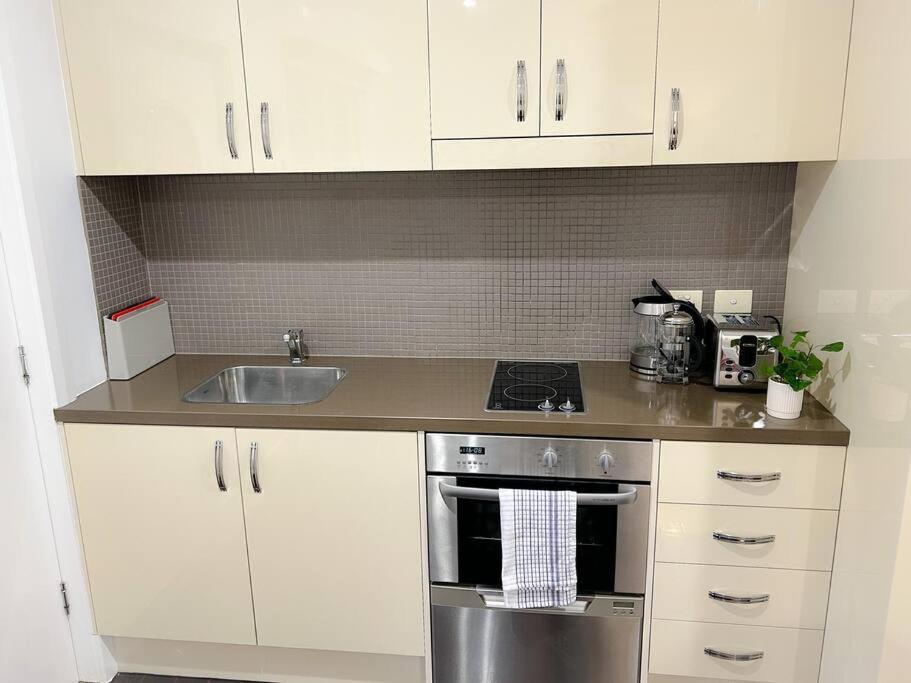 East Unit With Courtyard Melbourne