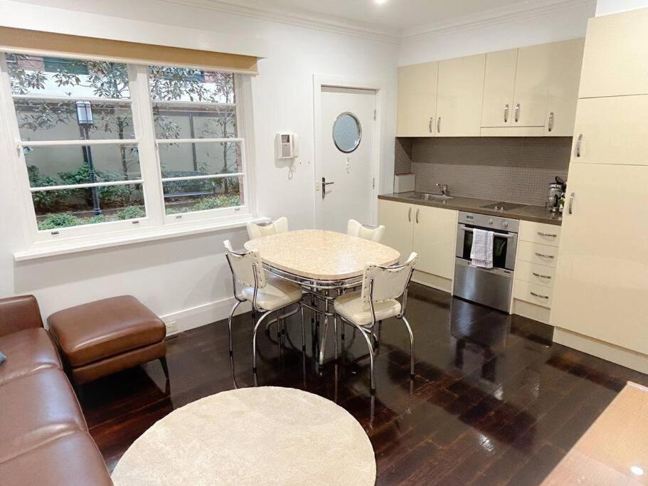 Apartment East Unit With Courtyard Melbourne