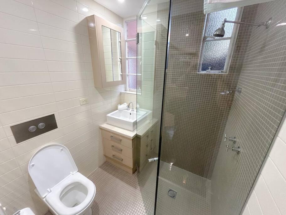 East Unit With Courtyard * Melbourne