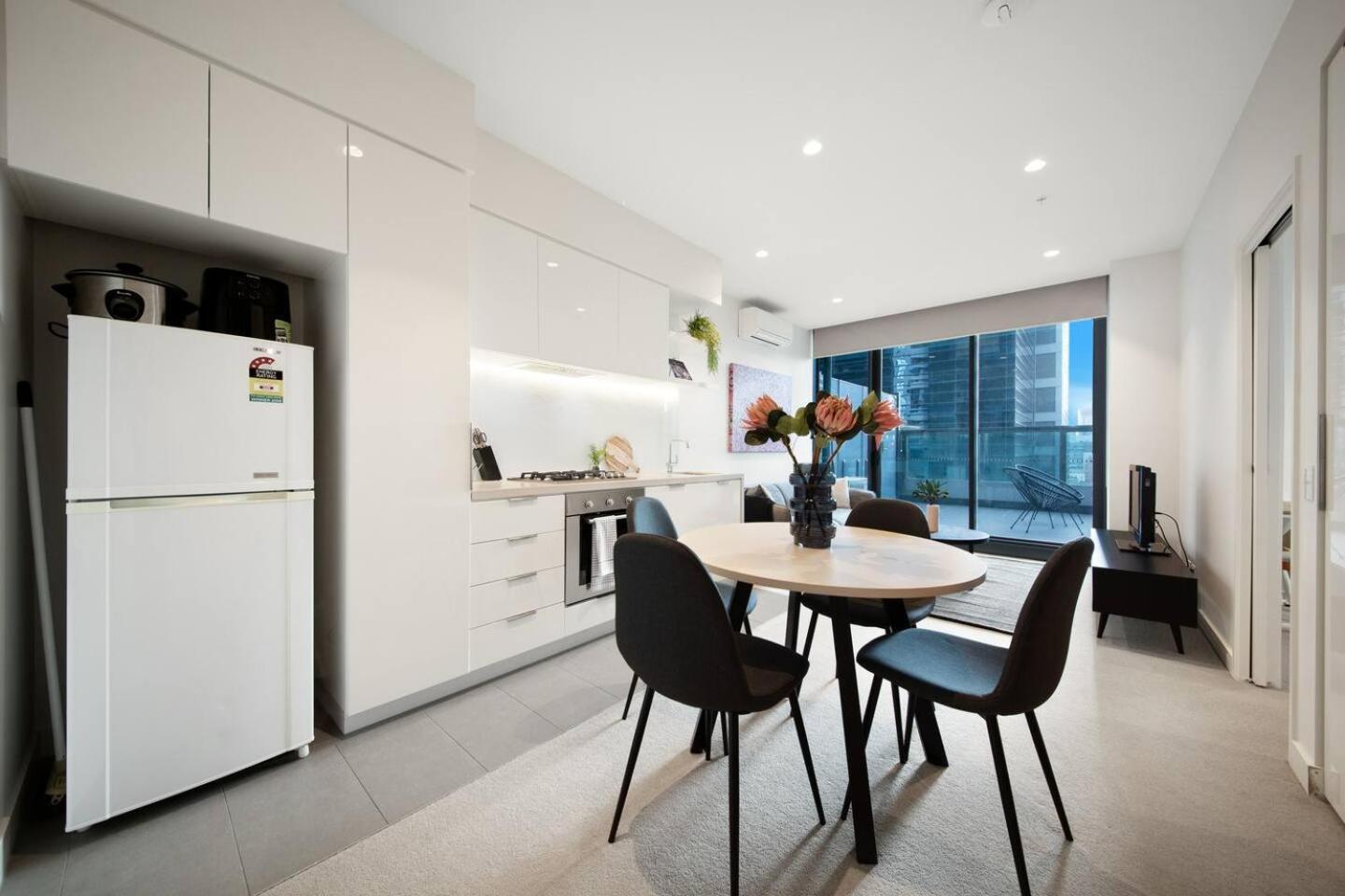 Apartment A Cosmopolitan Hub In Cbd Centre