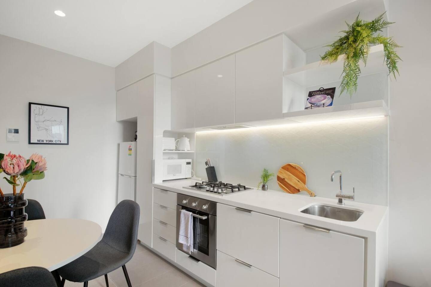 Apartment A Cosmopolitan Hub In Cbd Centre