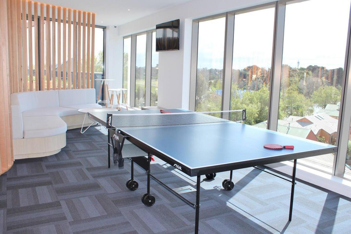 Luxurious Flemington With Stunning Racecourse View Apartment *