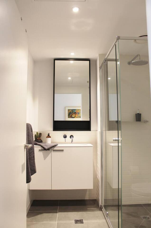 Luxurious Flemington With Stunning Racecourse View Apartment *