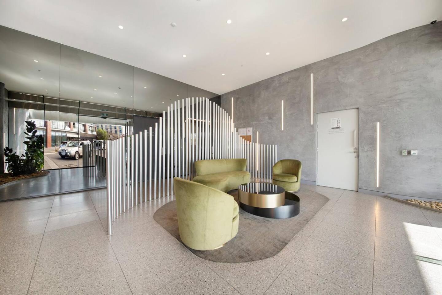 Cool And Contemporary On The Edge *
