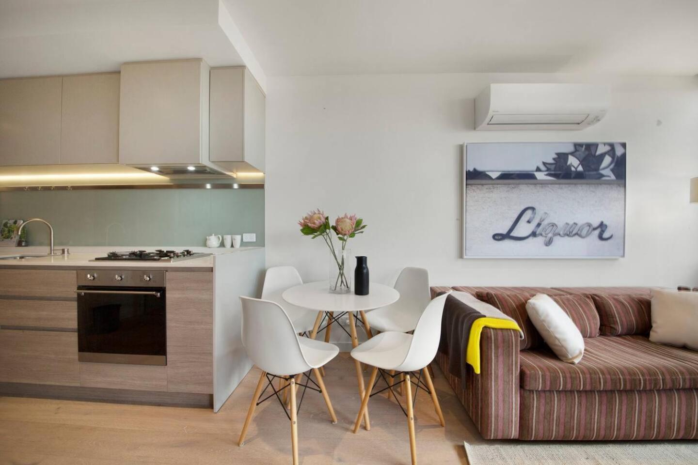 Apartment Cool And Contemporary On The Edge *