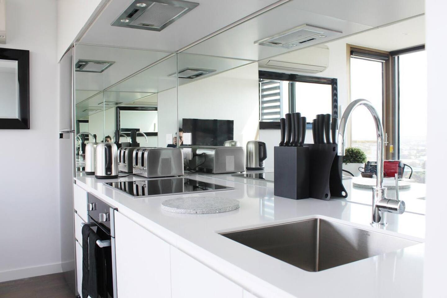 Luxurious Flemington With Stunning Racecourse View Apartment *