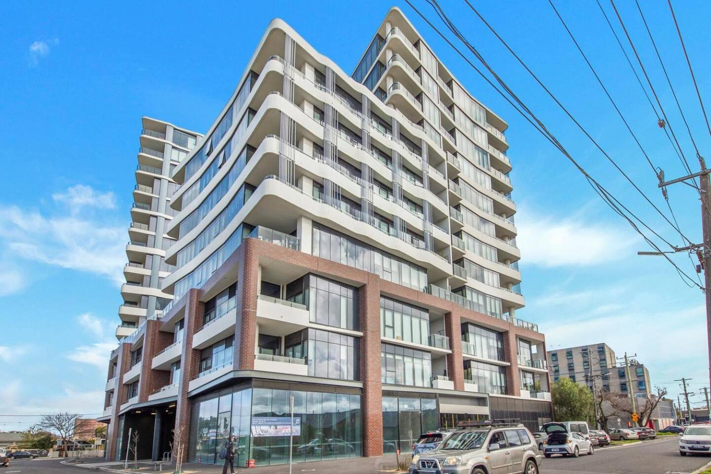 Apartment Cool And Contemporary On The Edge Melbourne