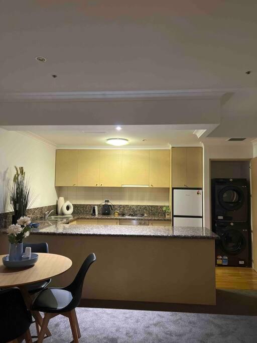 Exclusive Cbd Riverviews - Parkingonsite Apartment *