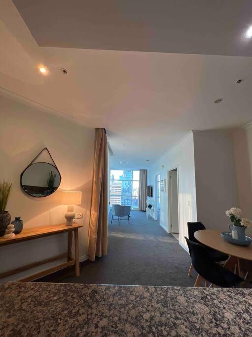 Exclusive Cbd Riverviews - Parkingonsite Apartment