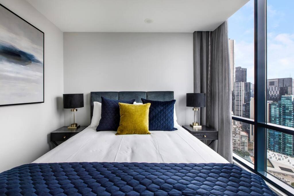 Apartment The Skysill - A Sleek Inner Sanctuary With Pool