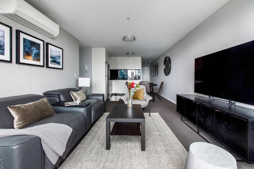 The Skysill - A Sleek Inner Sanctuary With Pool Melbourne