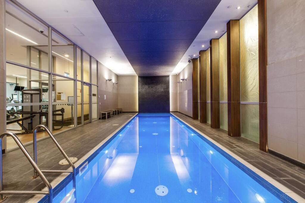 Apartment The Skysill - A Sleek Inner Sanctuary With Pool