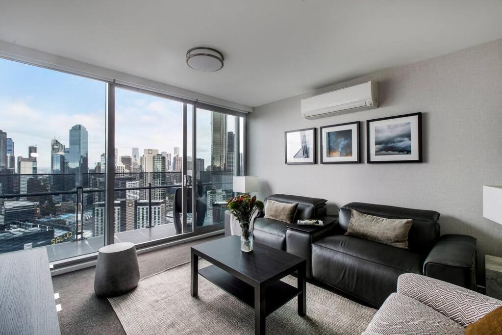 The Skysill - A Sleek Inner Sanctuary With Pool Apartment *